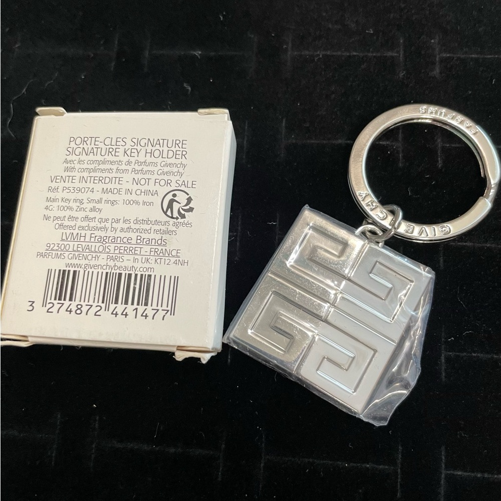 Givenchy keychain - Picture 3 of 5